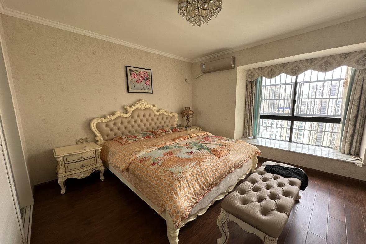 金凤公寓  4室2厅2卫    2800.0元/月室内图