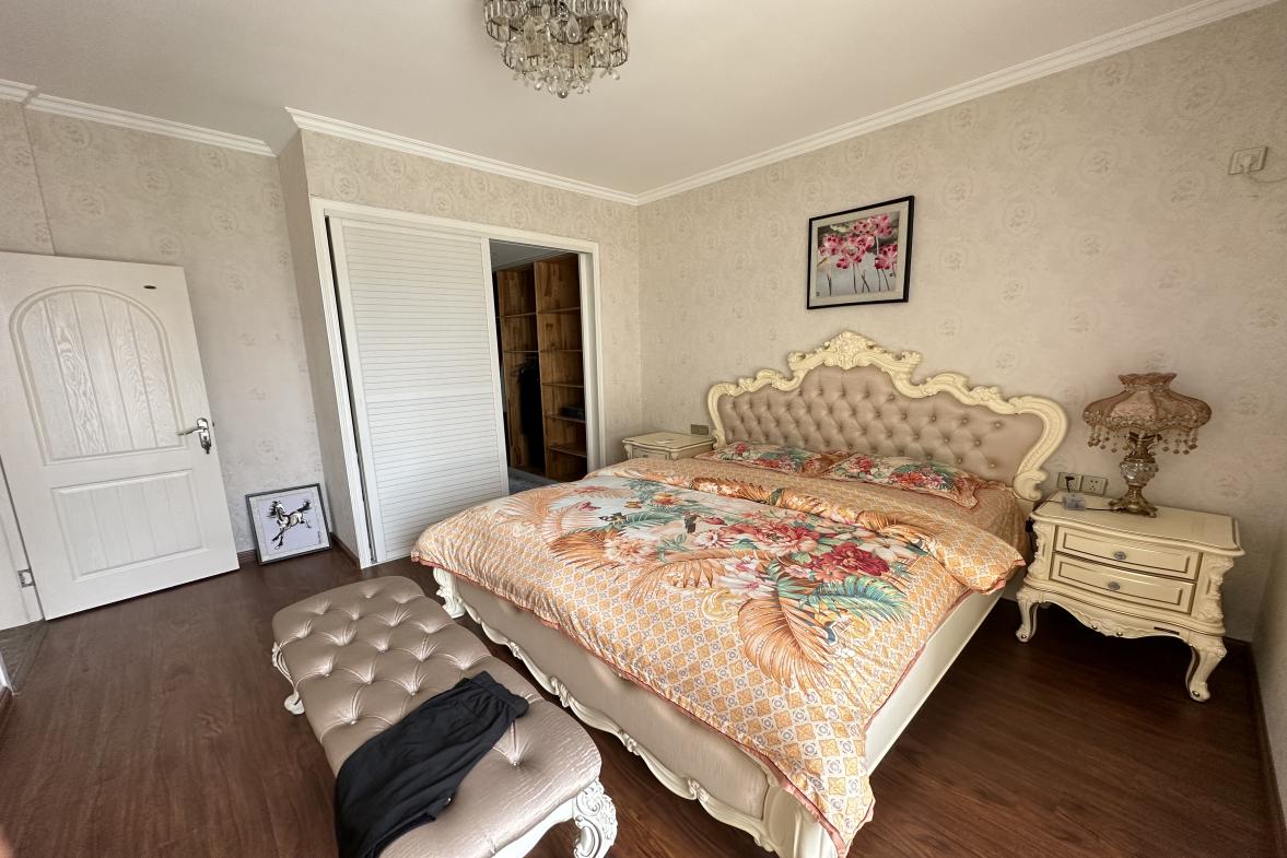 金凤公寓  4室2厅2卫    2800.0元/月室内图