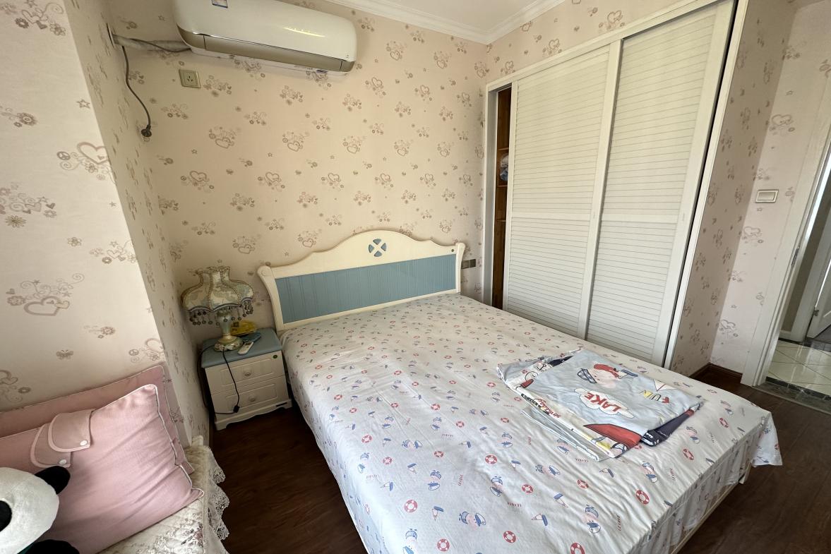 金凤公寓  4室2厅2卫    2800.0元/月室内图