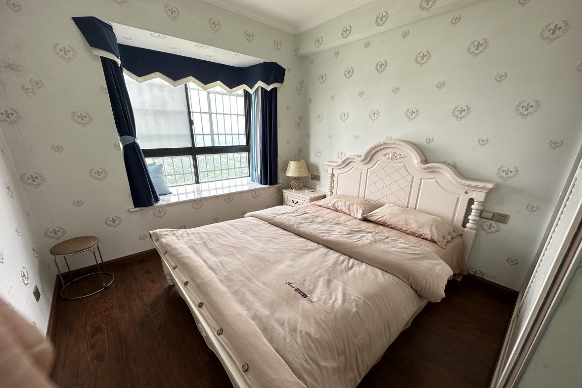 金凤公寓  4室2厅2卫    2800.0元/月室内图