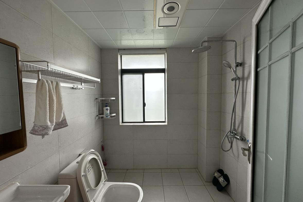 金凤公寓  4室2厅2卫    2800.0元/月室内图