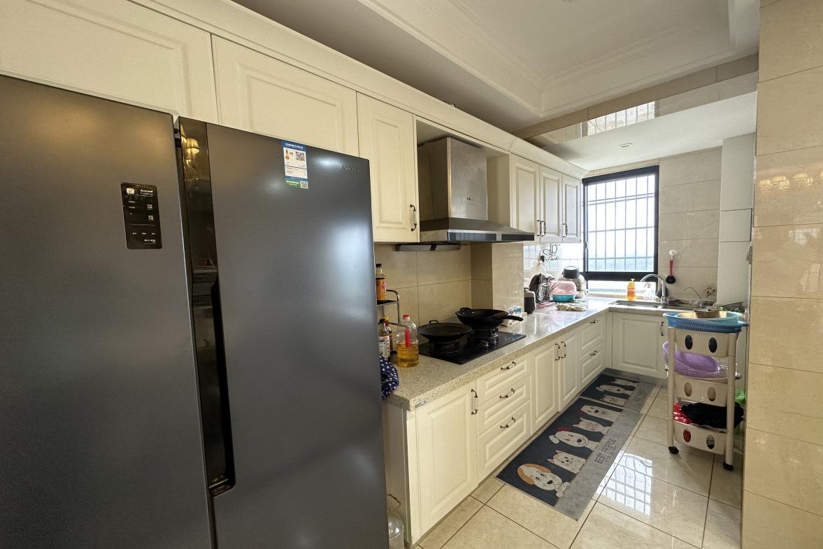 金凤公寓  4室2厅2卫    2800.0元/月室内图