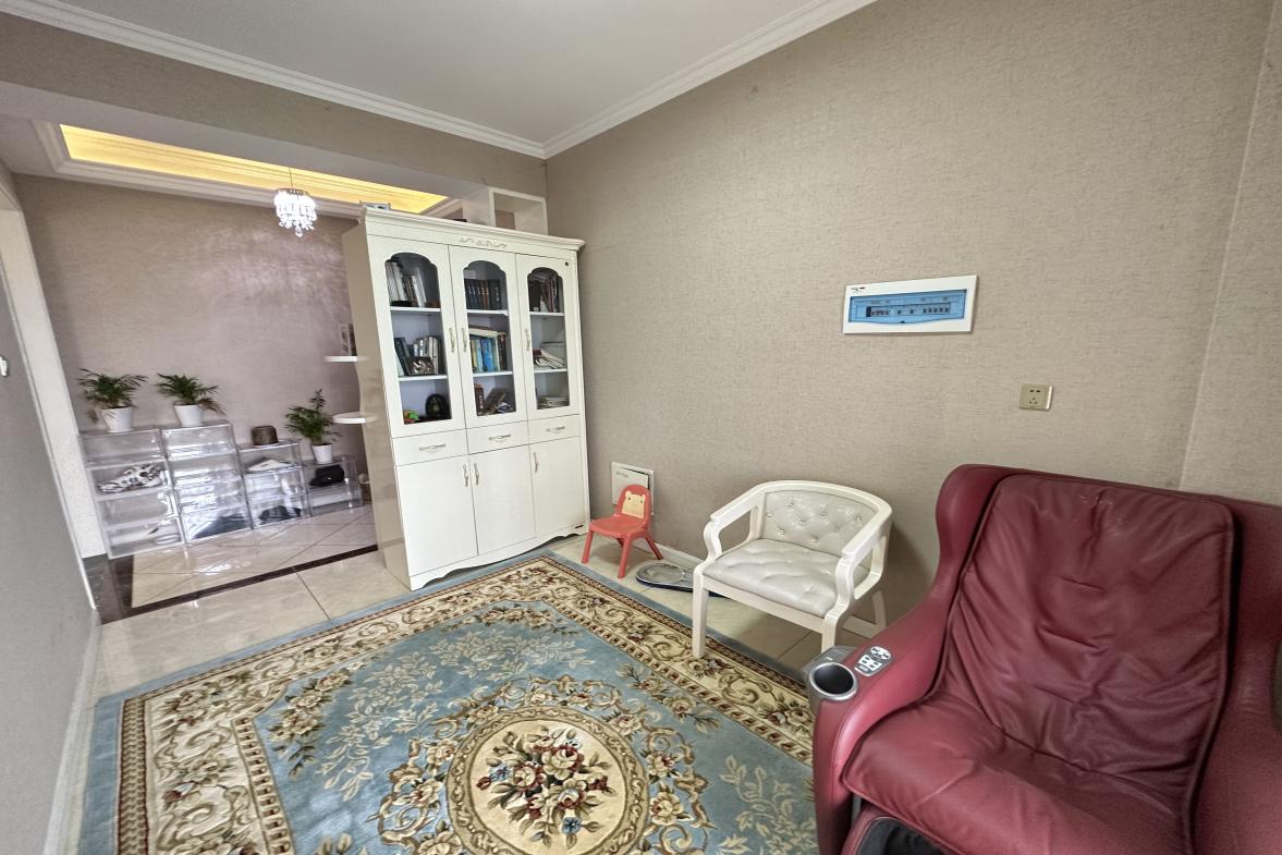 金凤公寓  4室2厅2卫    2800.0元/月室内图