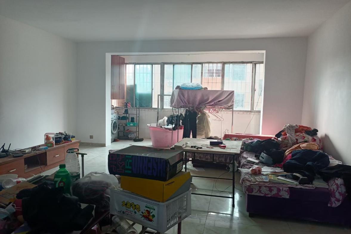 金碧花园  3室2厅2卫    32.8万 金碧花园  3室2厅2卫    32.8万客厅