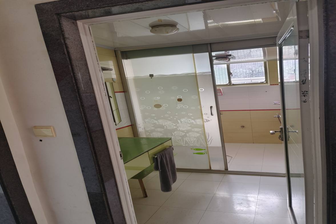 都市村庄  3室2厅1卫    750.0元/月室内图