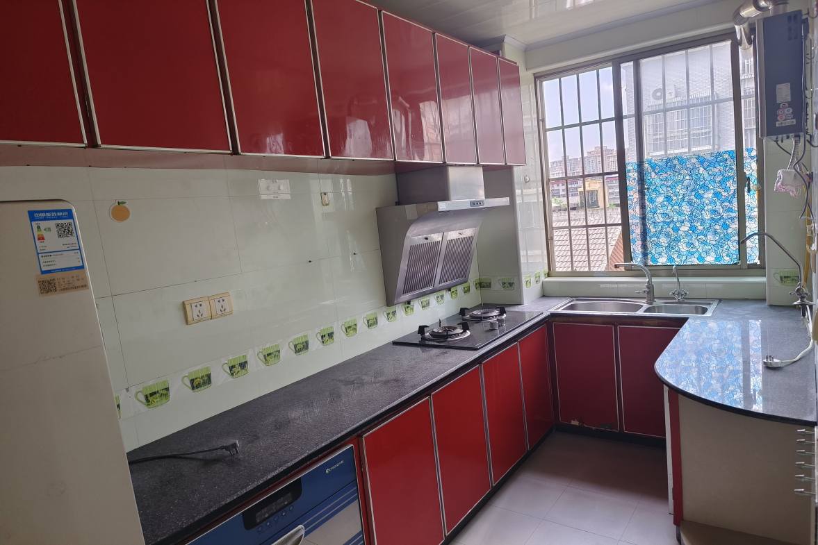 都市村庄  3室2厅1卫    750.0元/月室内图