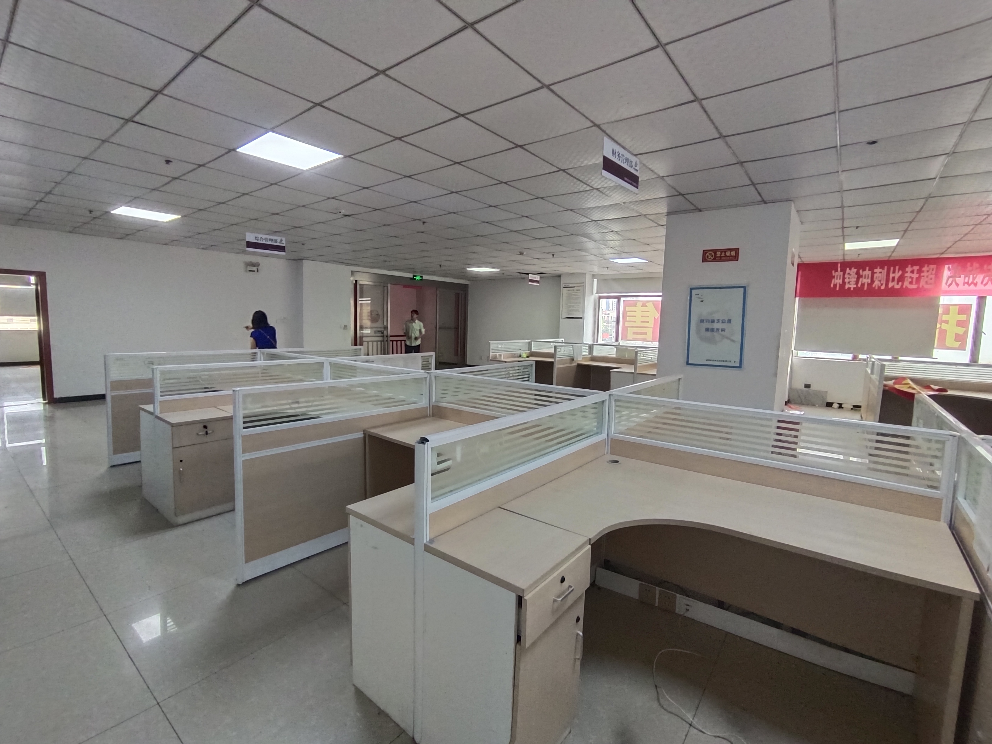 财富家园   1000.0㎡      25000.0元/月室内图