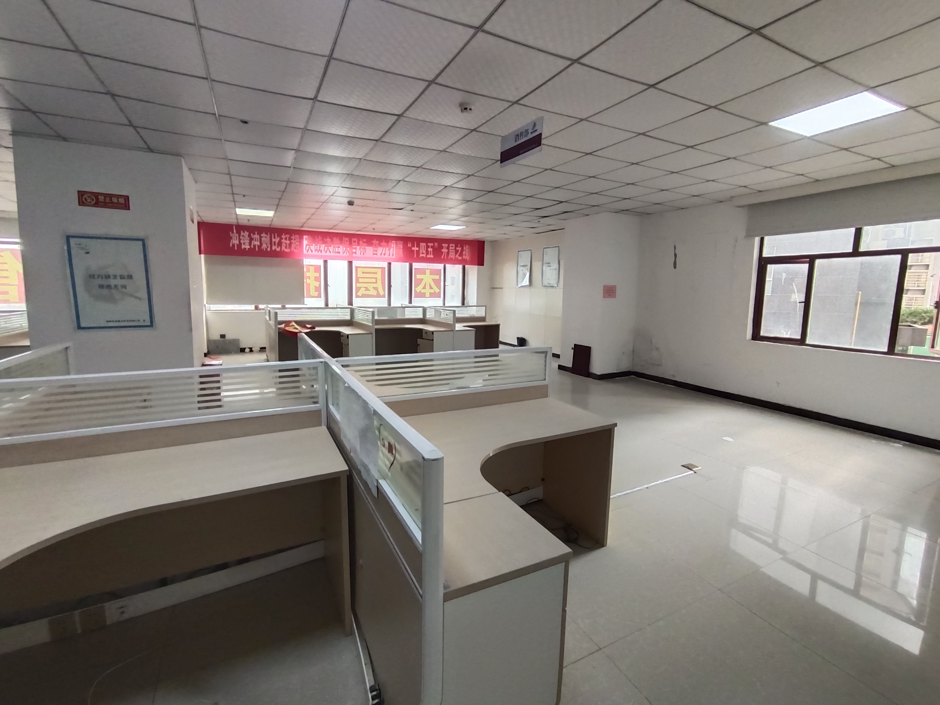 财富家园   1000.0㎡      25000.0元/月室内图