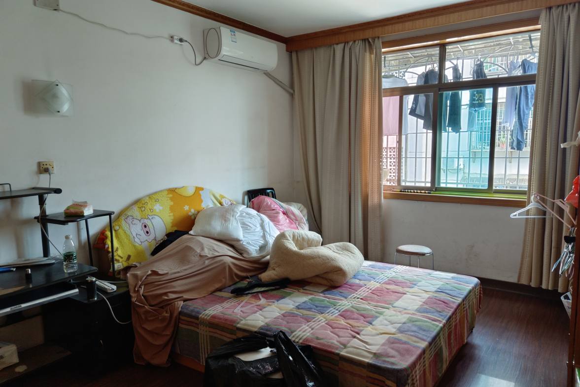 新星文化城 3室2厅2卫 82.0万 新星文化城 3室2厅2卫 82.0万客厅