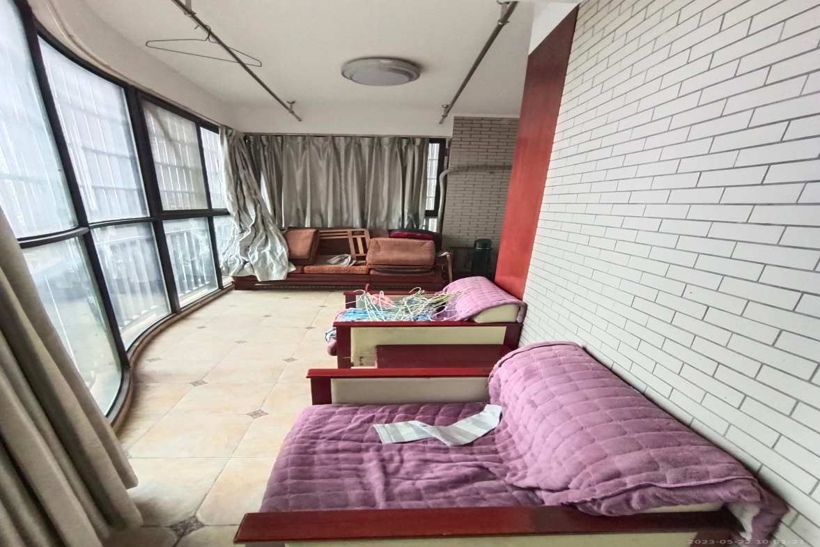 世景华庭  4室2厅1卫   2200.00元/月室内图