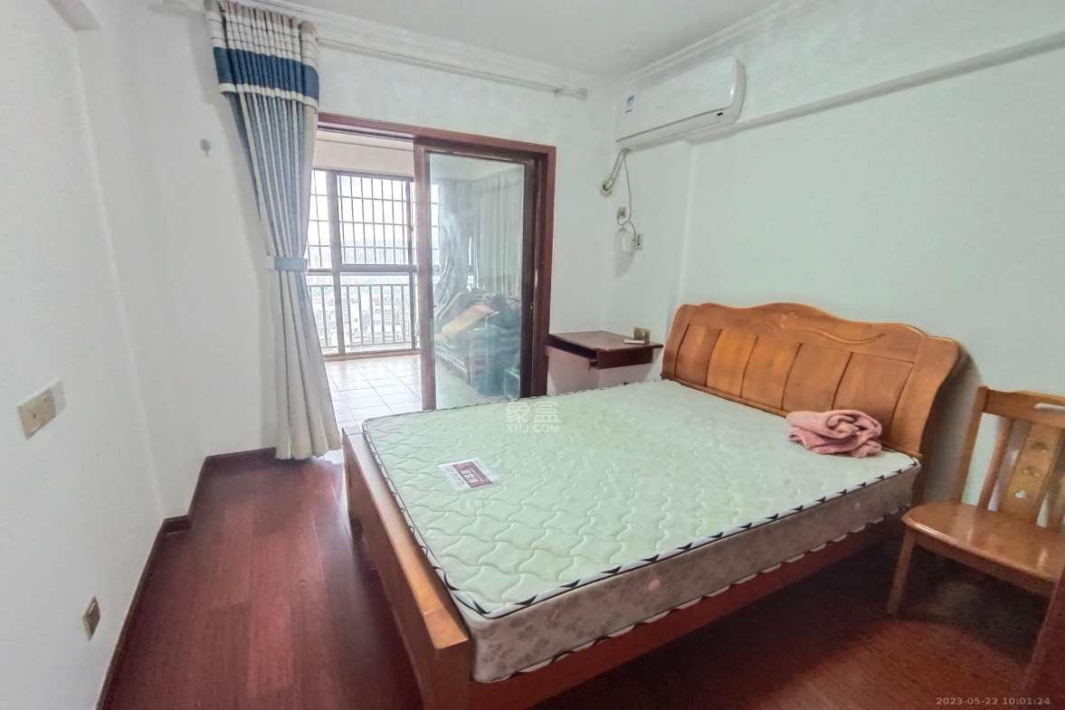 世景华庭  4室2厅1卫   2200.00元/月室内图
