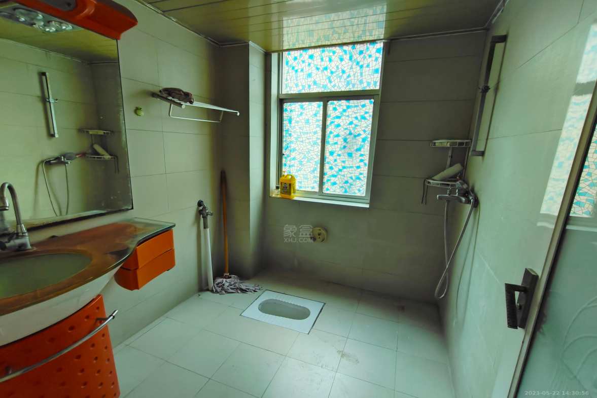 四季花园 3室2厅1卫 1300.0元/月 四季花园 3室2厅1卫 1300.0元/月室内图