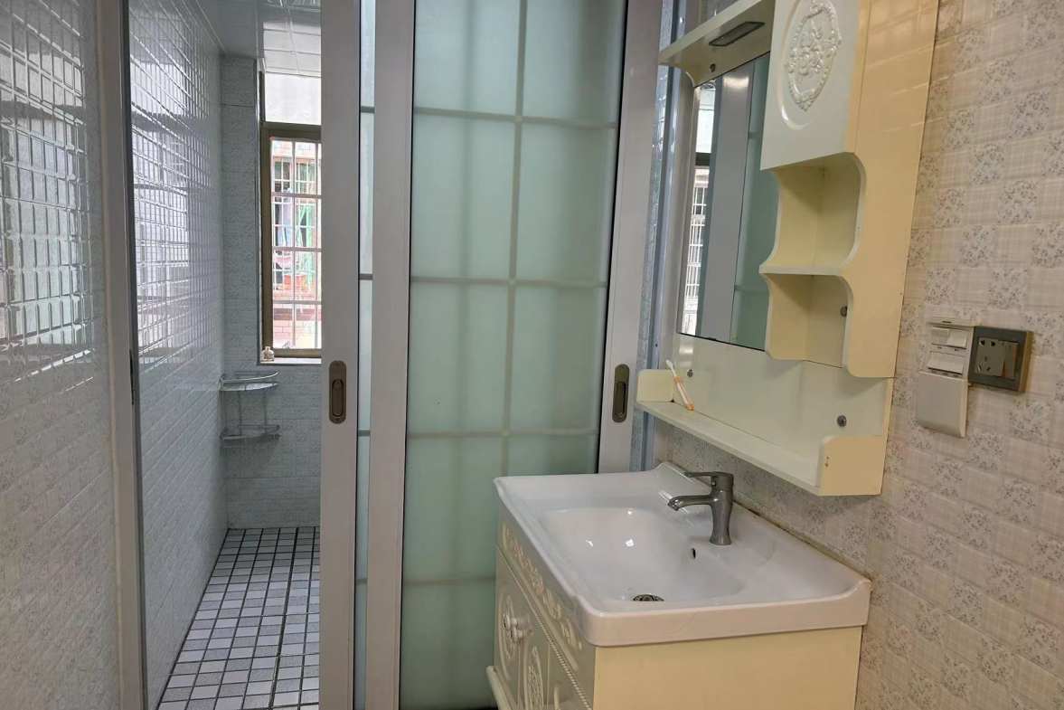 羊舞岭小区  3室2厅2卫   1780.00元/月室内图