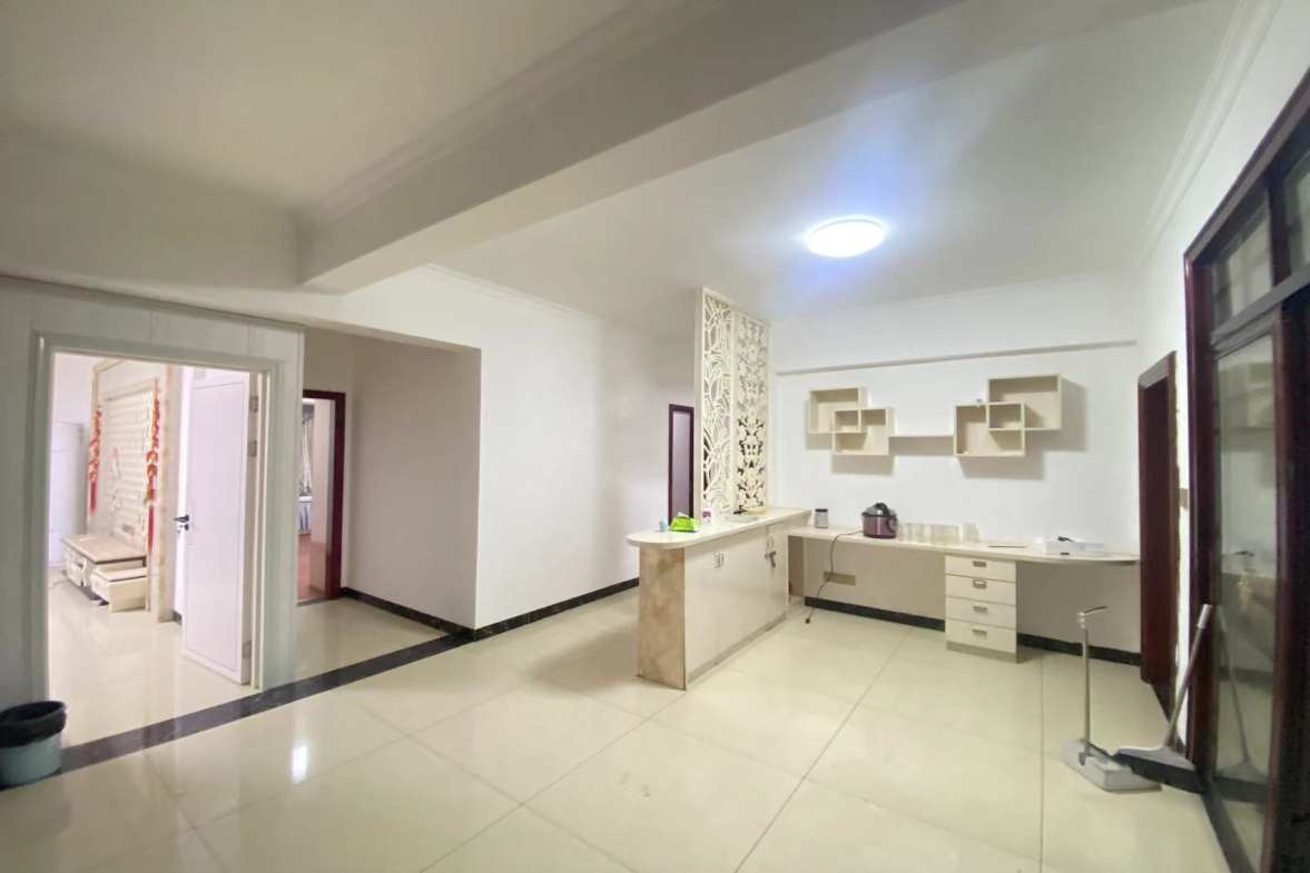 冠都现代城（冠都幸福彼岸）  3室2厅2卫   2000.00元/月室内图1