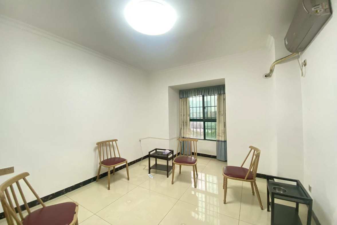 冠都现代城（冠都幸福彼岸）  3室2厅2卫   2000.00元/月室内图