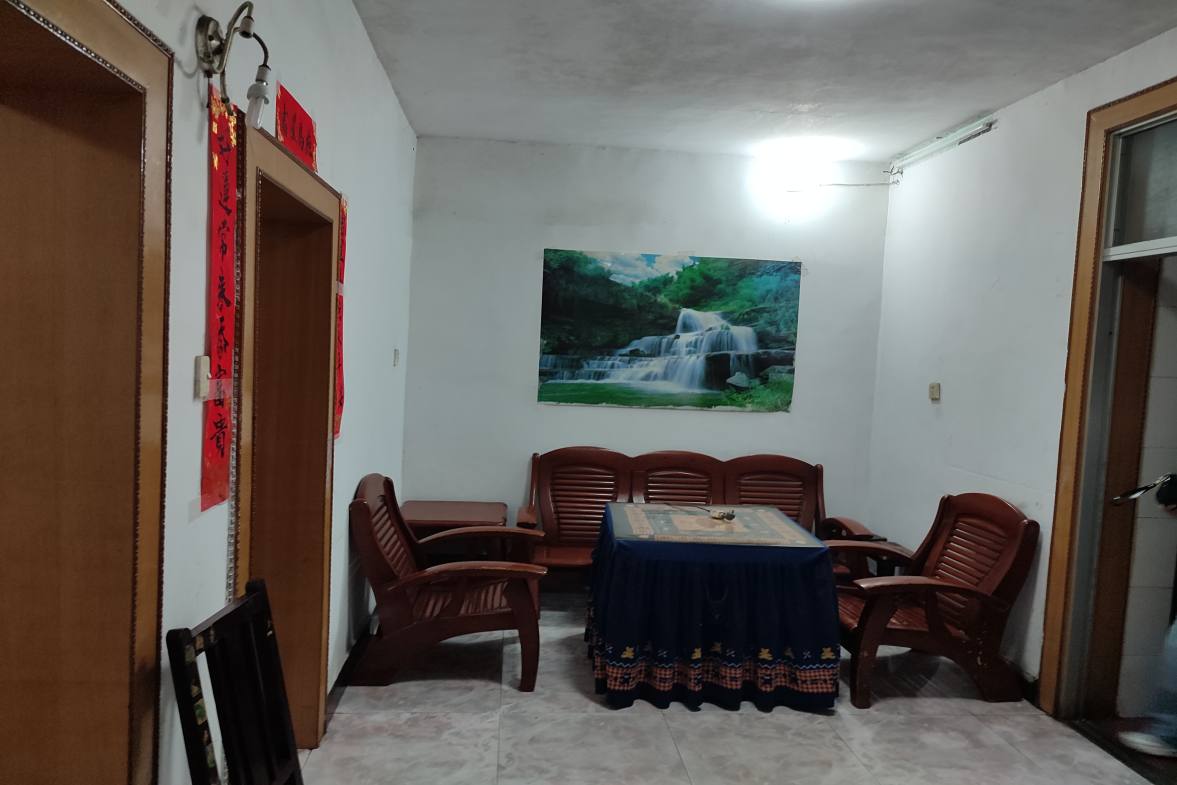 市人大政协机关大院住宅区(老市委) 3室1厅1卫 850.0元/月 市人大政协机关大院住宅区(老市委) 3室1厅1卫 850.0元/月室内图