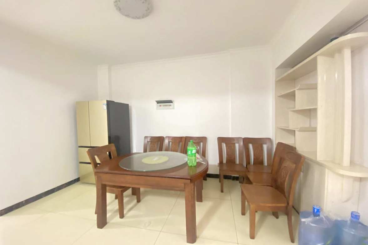 冠都现代城（冠都幸福彼岸）  3室2厅2卫   2000.00元/月室内图