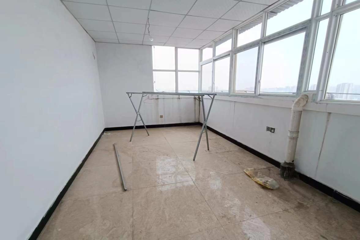 裕隆国际 4室2厅2卫 4000.0元/月 裕隆国际 4室2厅2卫 4000.0元/月室内图