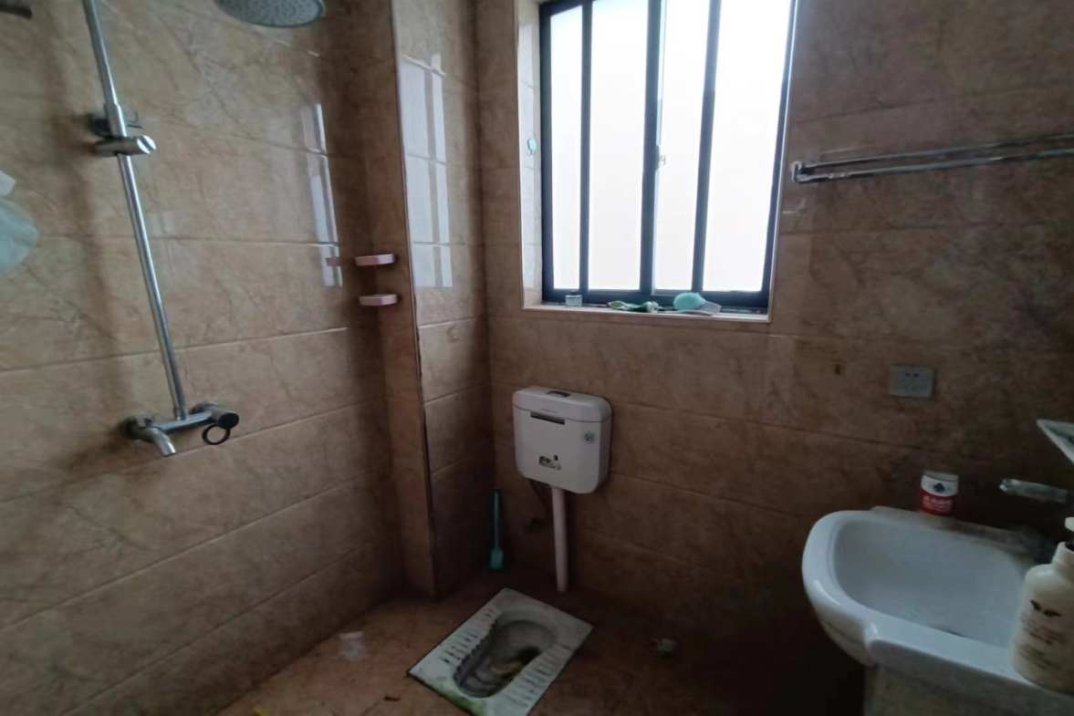 裕隆国际 4室2厅2卫 4000.0元/月 裕隆国际 4室2厅2卫 4000.0元/月室内图