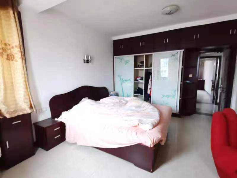 世纪花园  3室2厅2卫    55.8万 世纪花园  3室2厅2卫    55.8万客厅