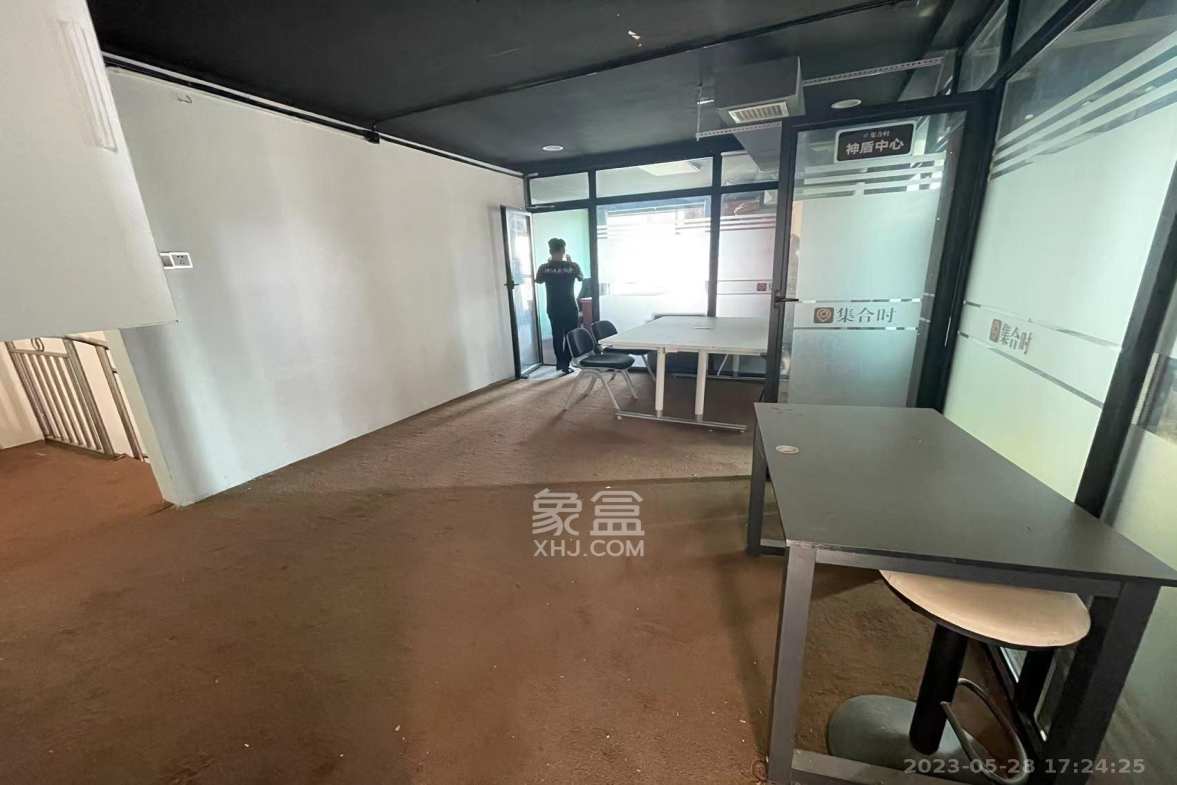 佳逸豪园 4室2厅1卫 9500.0元/月 佳逸豪园 4室2厅1卫 9500.0元/月室内图