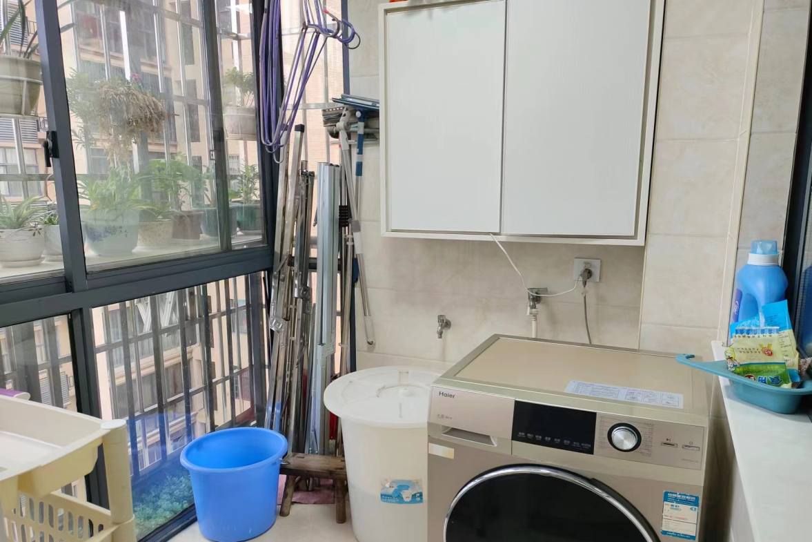 东方新城  3室2厅2卫   89.80万室内图