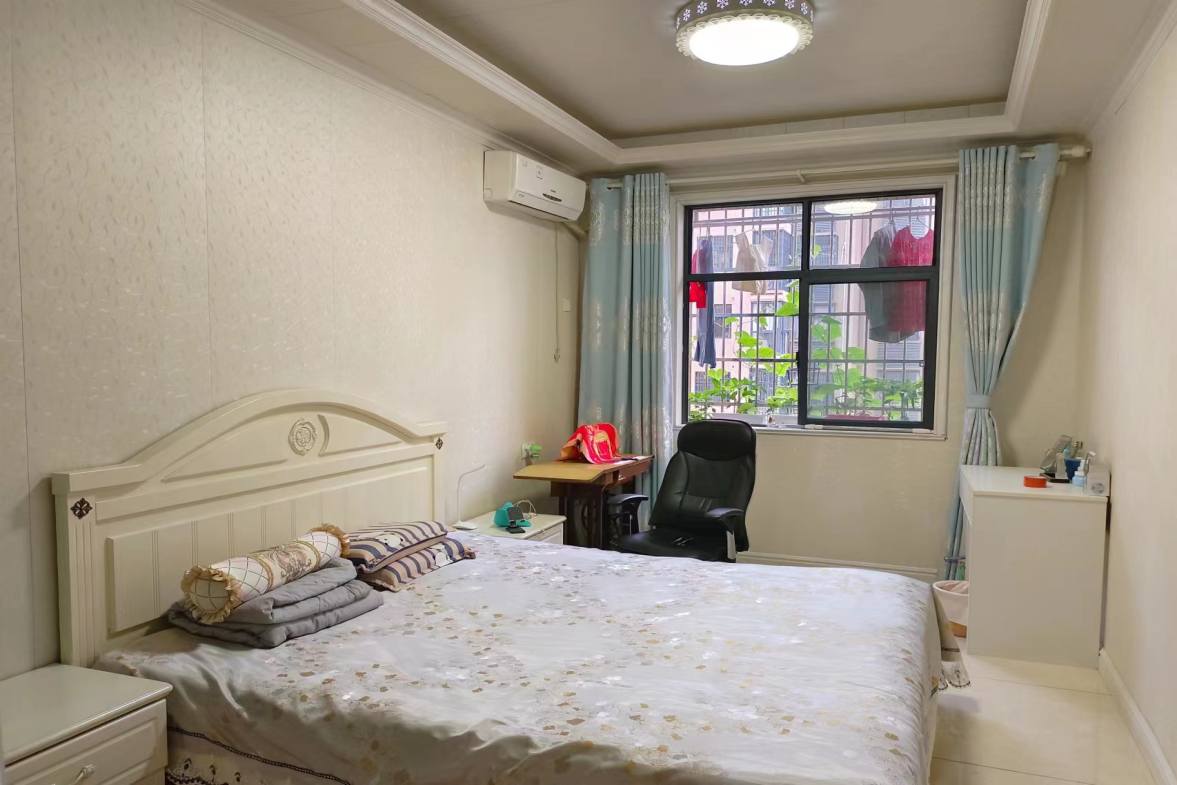 东方新城  3室2厅2卫   89.80万室内图1
