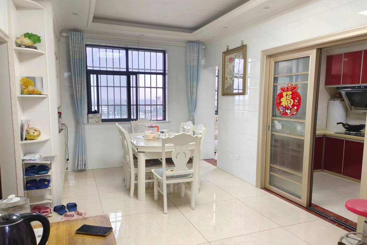 东方新城  3室2厅2卫   89.80万室内图
