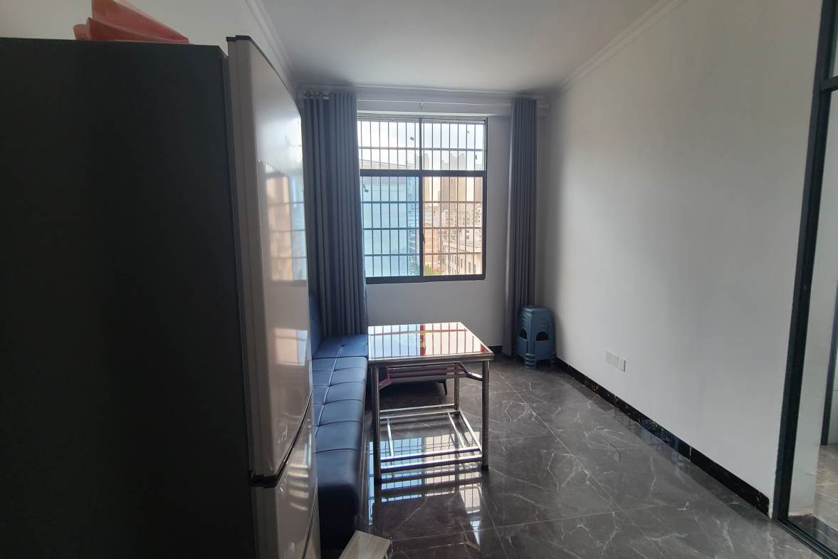 檀山湾小区 3室1厅1卫 1300.00元/月 檀山湾小区 3室1厅1卫 1300.00元/月室内图