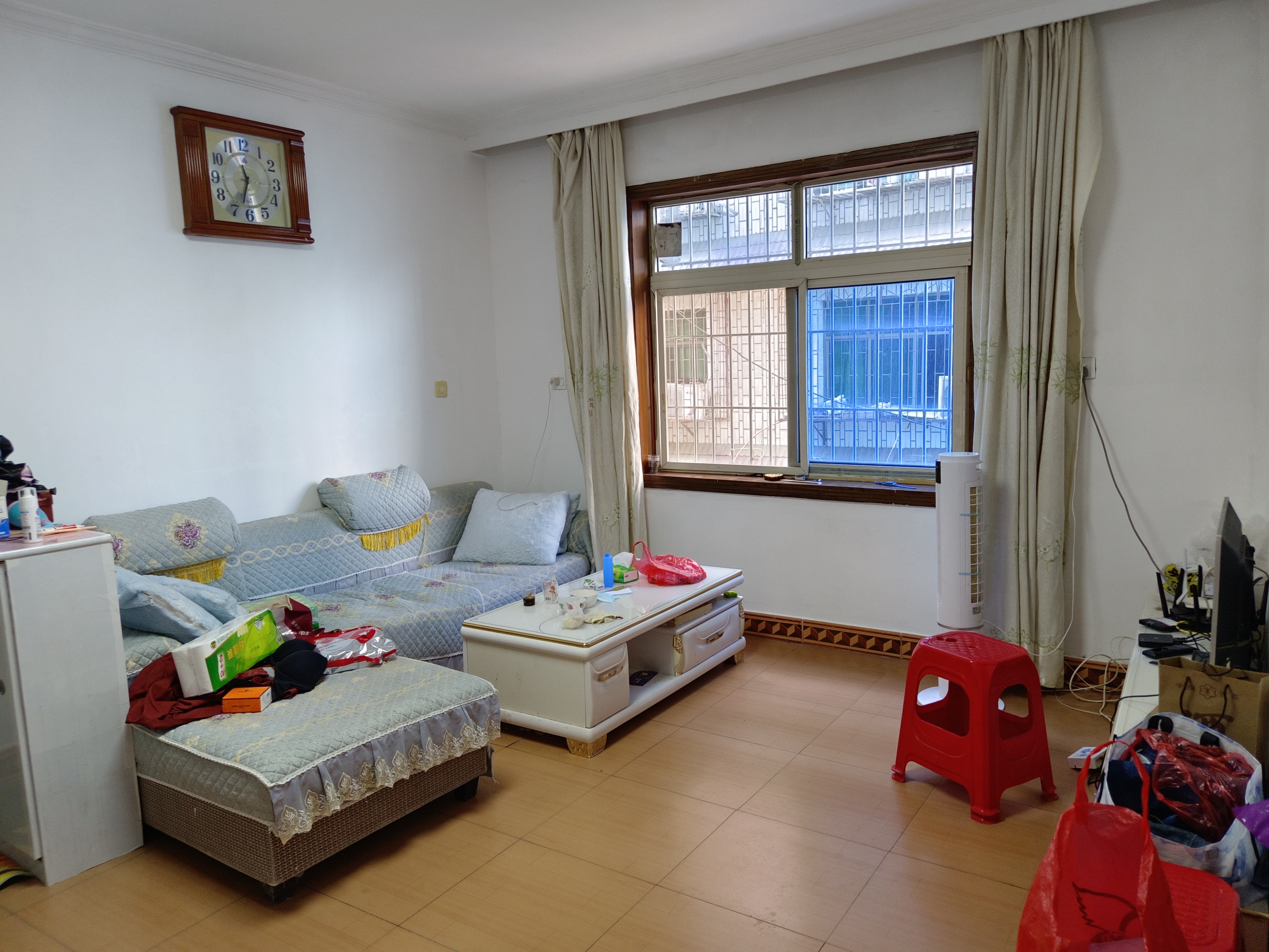 育财农贸市场（民营市场）  3室2厅1卫    52.8万