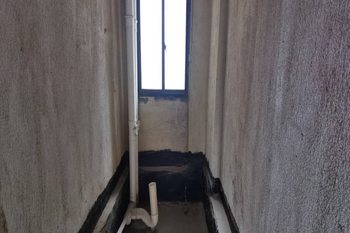 滨江名都  4室2厅2卫    75.8万客厅