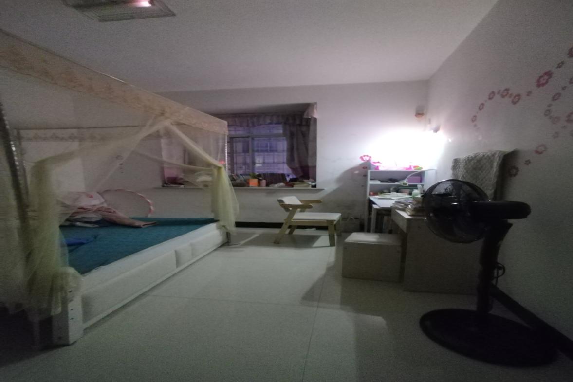 铂金玫瑰园  3室2厅2卫    82.8万卧室