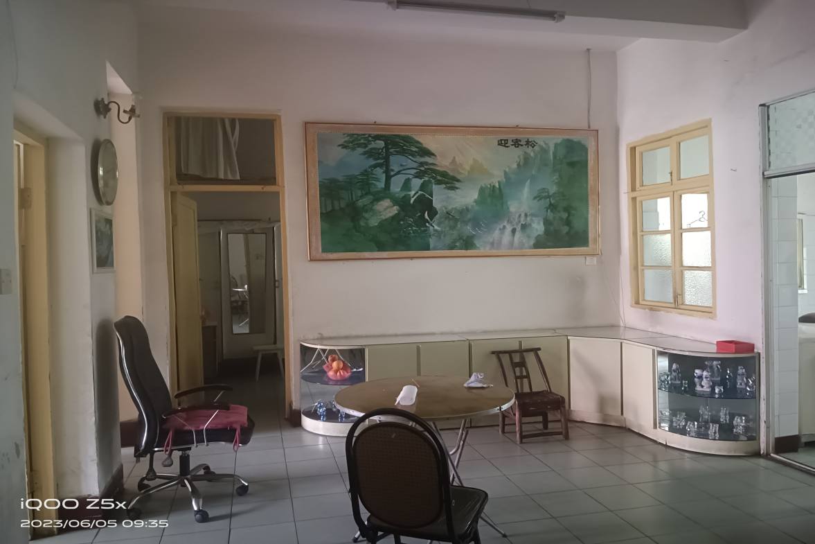 旁山冲  3室1厅1卫    28.0万 旁山冲  3室1厅1卫    28.0万客厅