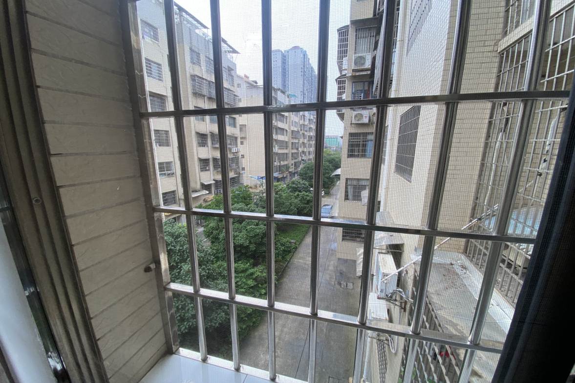 娄星区教育局家属区  3室2厅1卫    79.8万 娄星区教育局家属区  3室2厅1卫    79.8万客厅