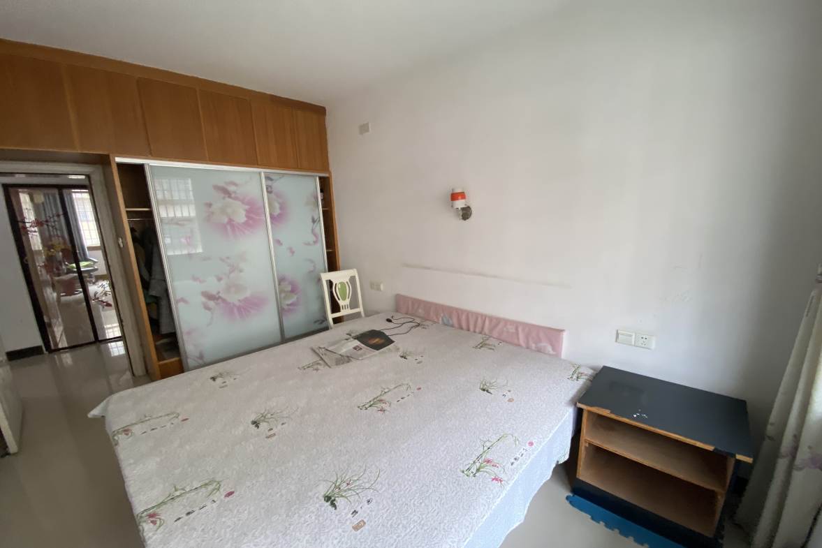 娄星区教育局家属区  3室2厅1卫    79.8万 娄星区教育局家属区  3室2厅1卫    79.8万客厅