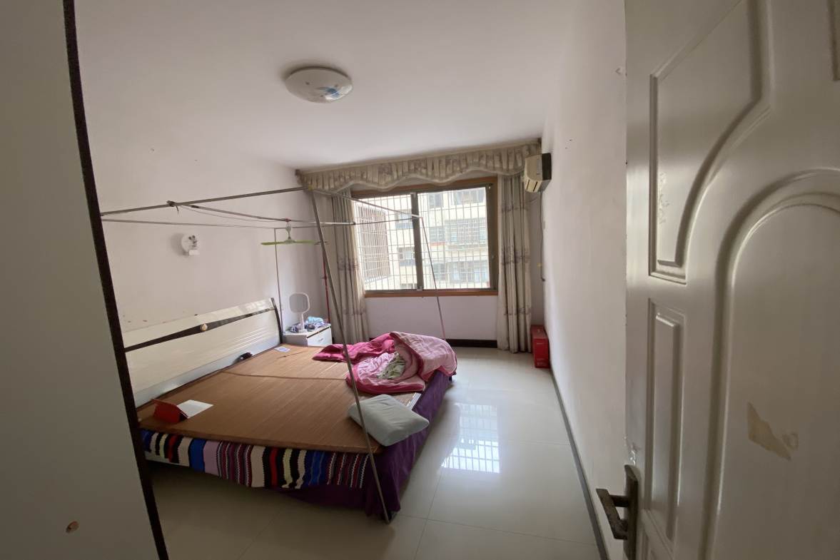 娄星区教育局家属区  3室2厅1卫    79.8万 娄星区教育局家属区  3室2厅1卫    79.8万客厅