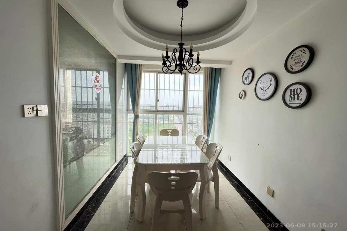 佛奥康桥水岸  3室2厅2卫    1800.0元/月室内图