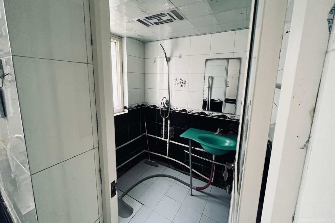 花园一村  3室2厅2卫    1600.0元/月室内图