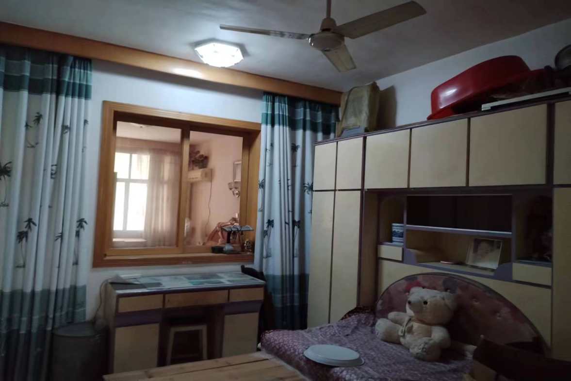 涟邵矿物局家属楼  0室0厅0卫    40.8万客厅