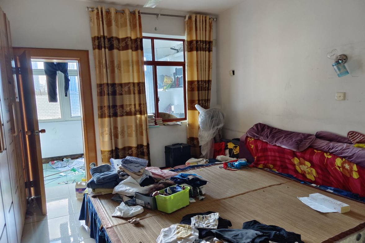 育财农贸市场(民营市场) 3室2厅2卫 31.8万 育财农贸市场(民营市场) 3室2厅2卫 31.8万客厅