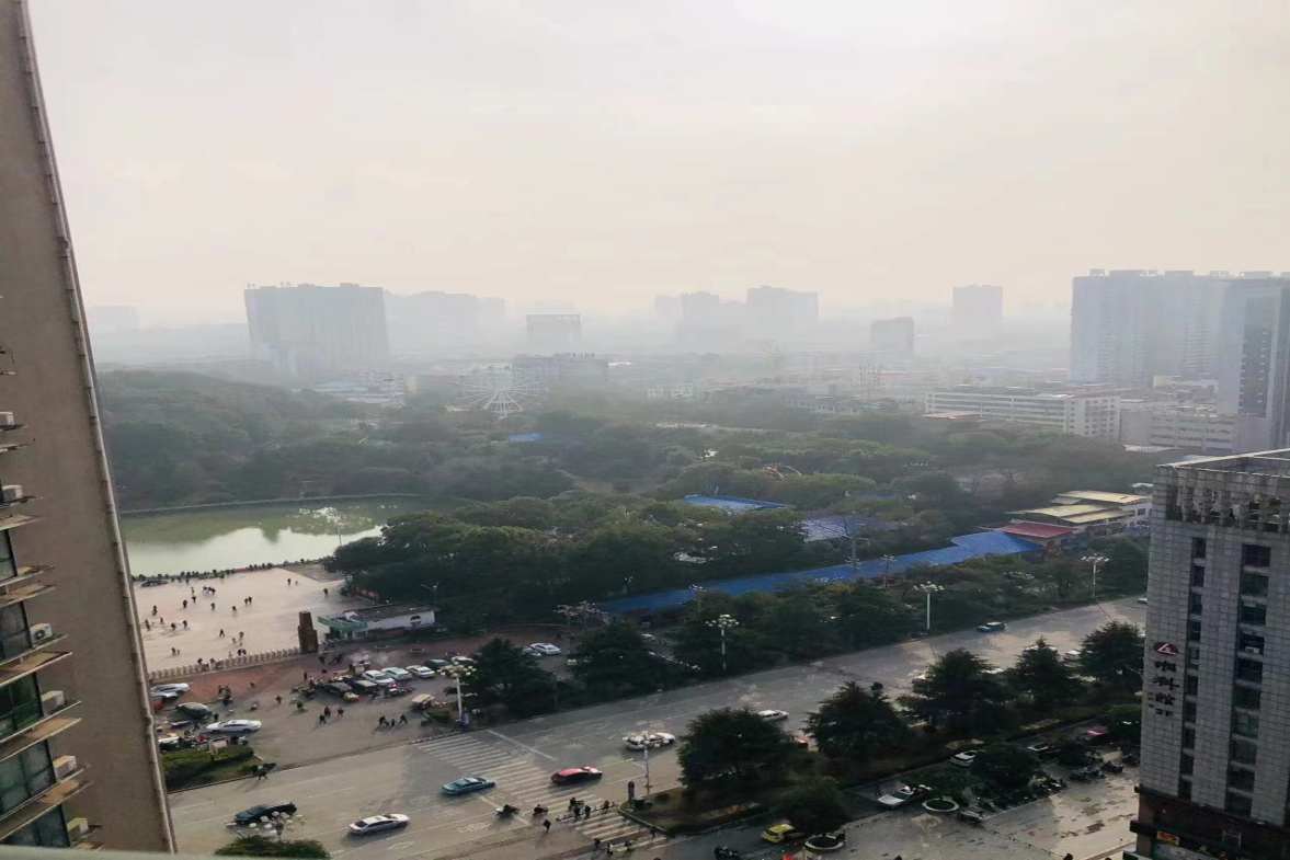 吉泰邦臣  3室2厅2卫    82.8万客厅