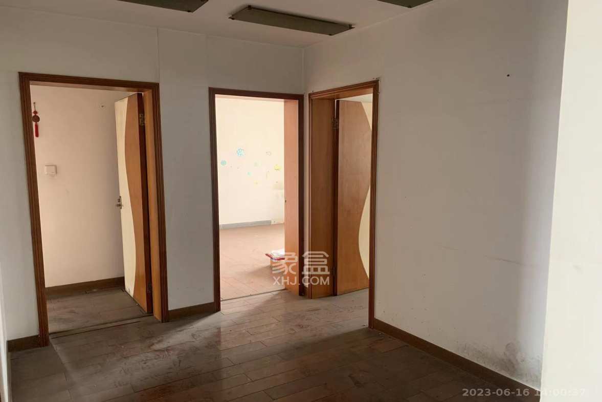 阳光走廊  4室2厅2卫   3200.00元/月室内图