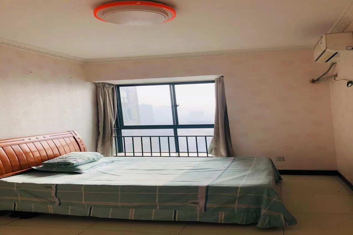 吉泰邦臣  3室2厅2卫    82.8万客厅