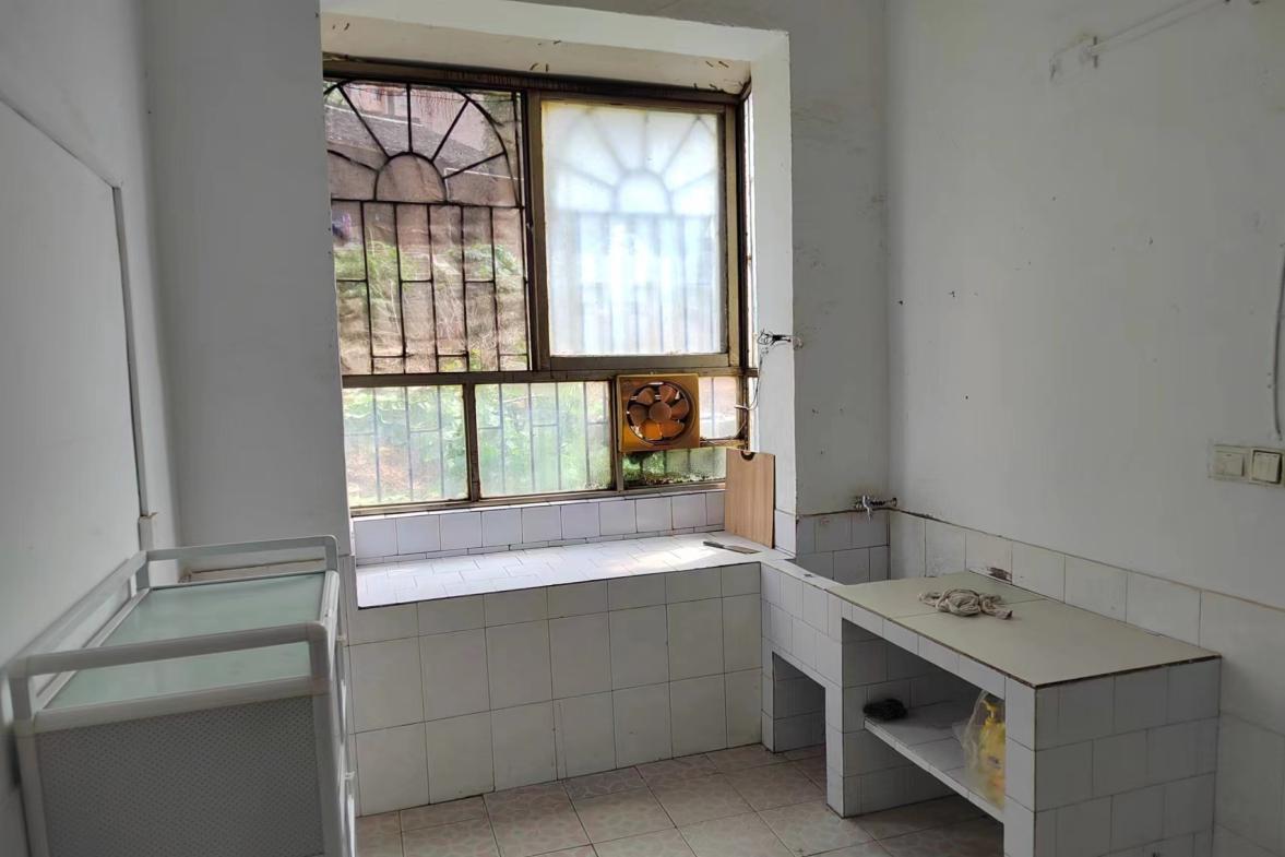 涟钢散盘 3室2厅1卫 650.0元/月 涟钢散盘 3室2厅1卫 650.0元/月室内图