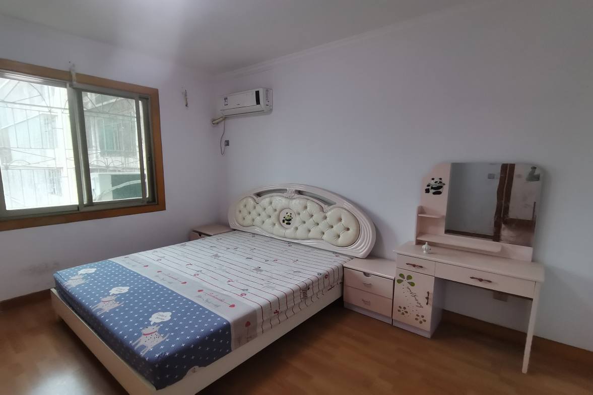 政法委家属楼  4室2厅1卫    1500.0元/月室内图