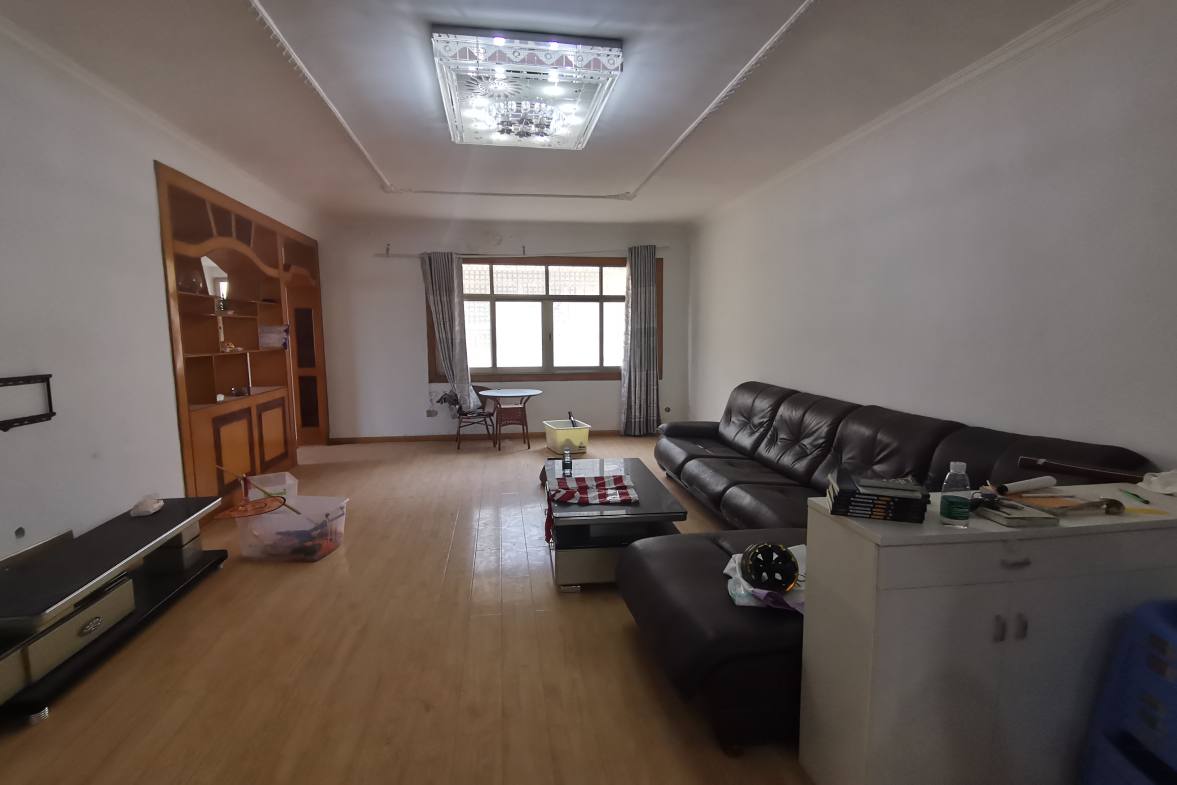 政法委家属楼  4室2厅1卫    1500.0元/月室内图