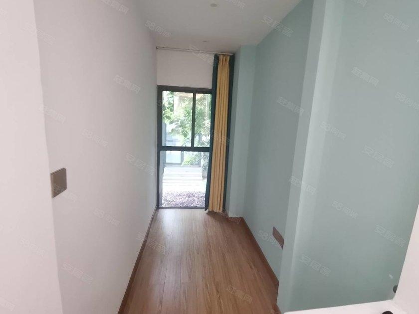 政法委家属楼  4室2厅1卫    1500.0元/月户型图