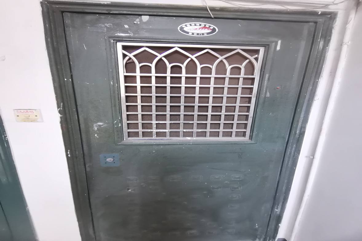 政法委家属楼  4室2厅1卫    1500.0元/月室内图