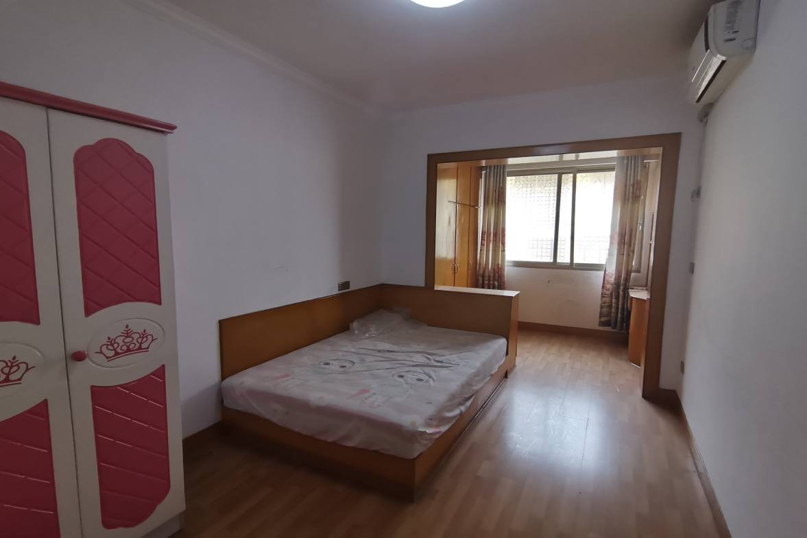 政法委家属楼  4室2厅1卫    1500.0元/月室内图