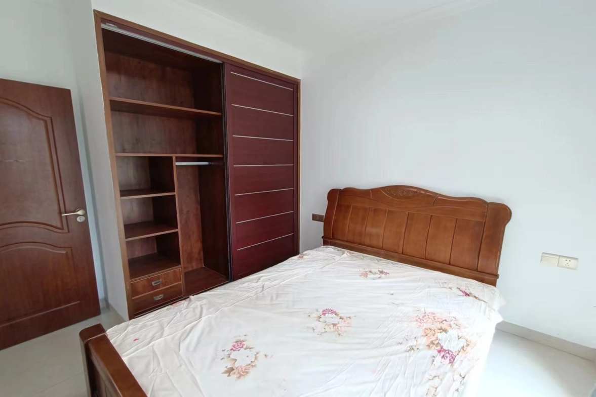 星河国际  3室2厅1卫    2100.0元/月室内图